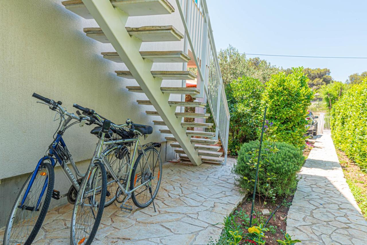 Apartments Villa Tribunj Трибунь Экстерьер фото