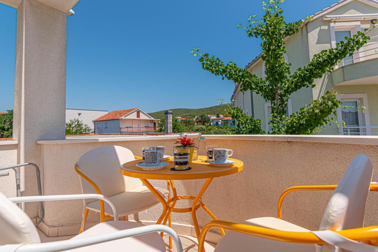Apartments Villa Tribunj Трибунь Экстерьер фото