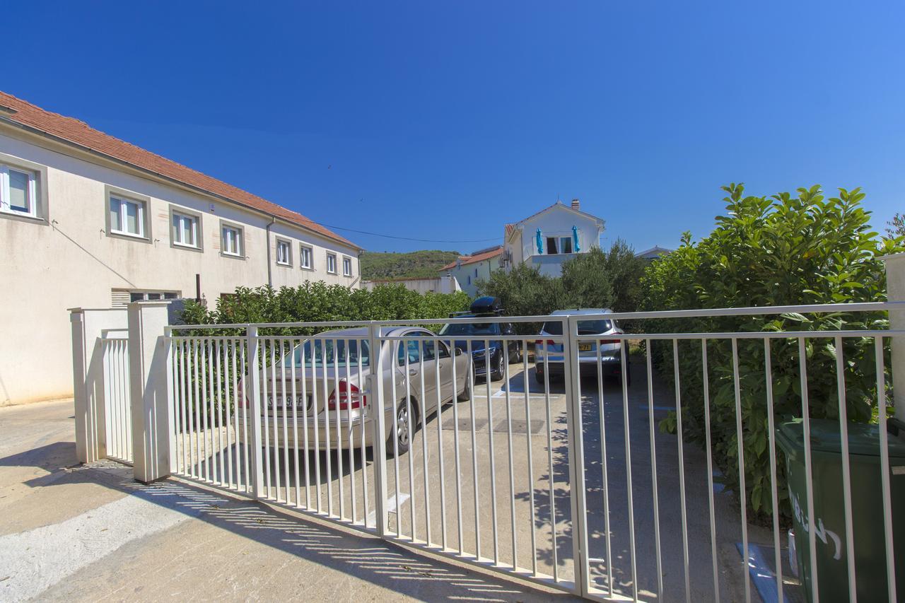 Apartments Villa Tribunj Трибунь Экстерьер фото