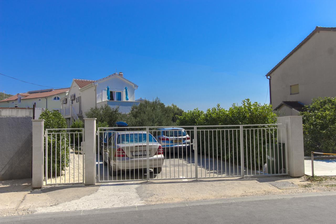 Apartments Villa Tribunj Трибунь Экстерьер фото